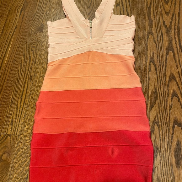 LIKE NEW, bebe, Stretch, ribbed mini. Back zip, top clasp, V neck front & back - Picture 2 of 3